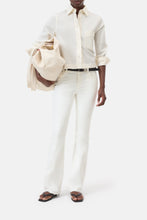 Load image into Gallery viewer, CLOSED Jovanna Flared Jean