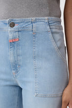 Load image into Gallery viewer, Closed Aria Flared Jeans
