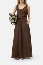Load image into Gallery viewer, Closed Linen Tank Top
