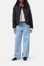 Load image into Gallery viewer, Closed Short Quilted Jacket
