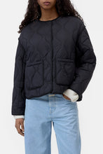 Load image into Gallery viewer, Closed Short Quilted Jacket
