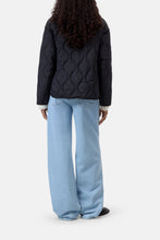 Load image into Gallery viewer, Closed Short Quilted Jacket
