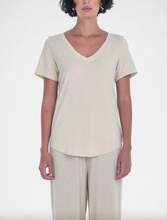 Load image into Gallery viewer, Paper Label Evelyn T-Shirt
