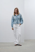 Load image into Gallery viewer, Closed Aria Flared Jean
