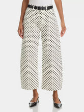 Load image into Gallery viewer, FRAME The Bow Crop Jeans
